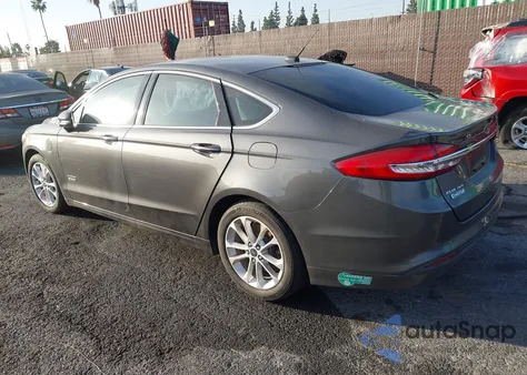 2017 Ford Fusion Energi Se Luxury z USA, uszkodzony, nr VIN 3FA6P0PU1HR163739